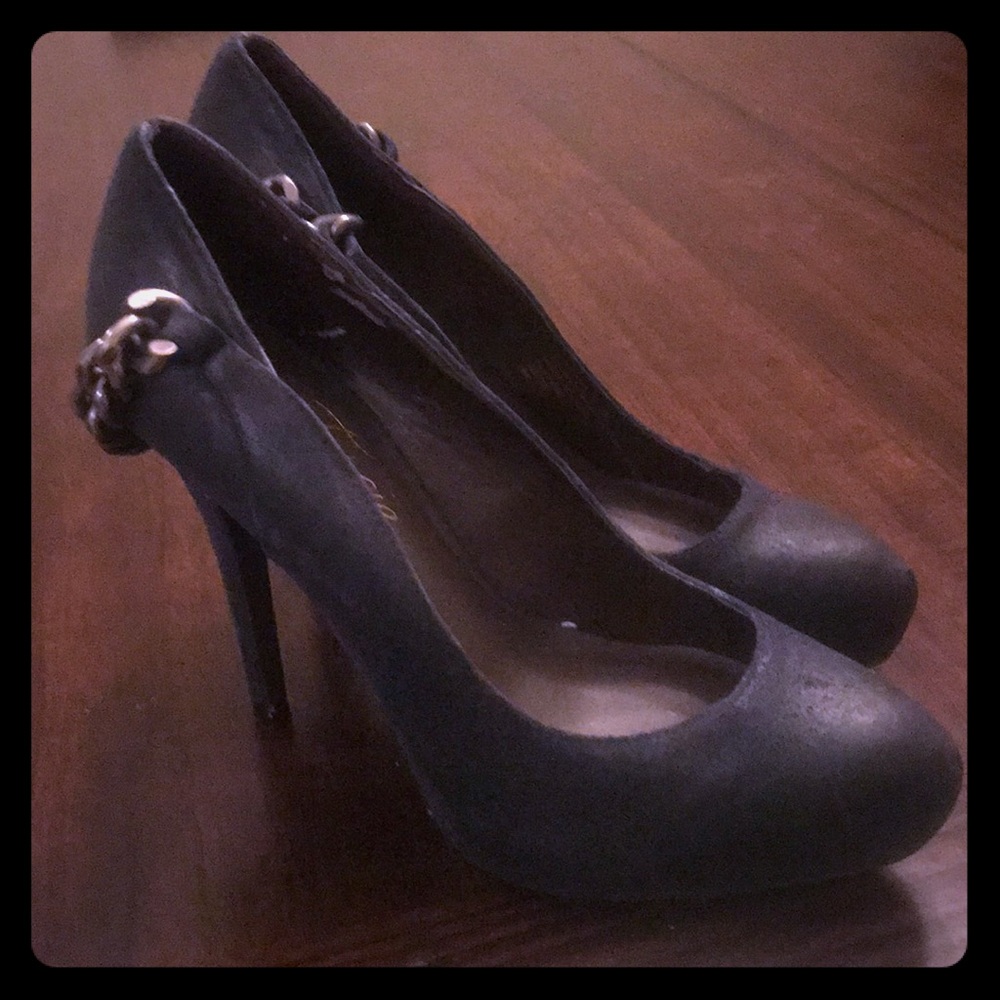 Fergie.NAVY blue heels with chain! Real Leather